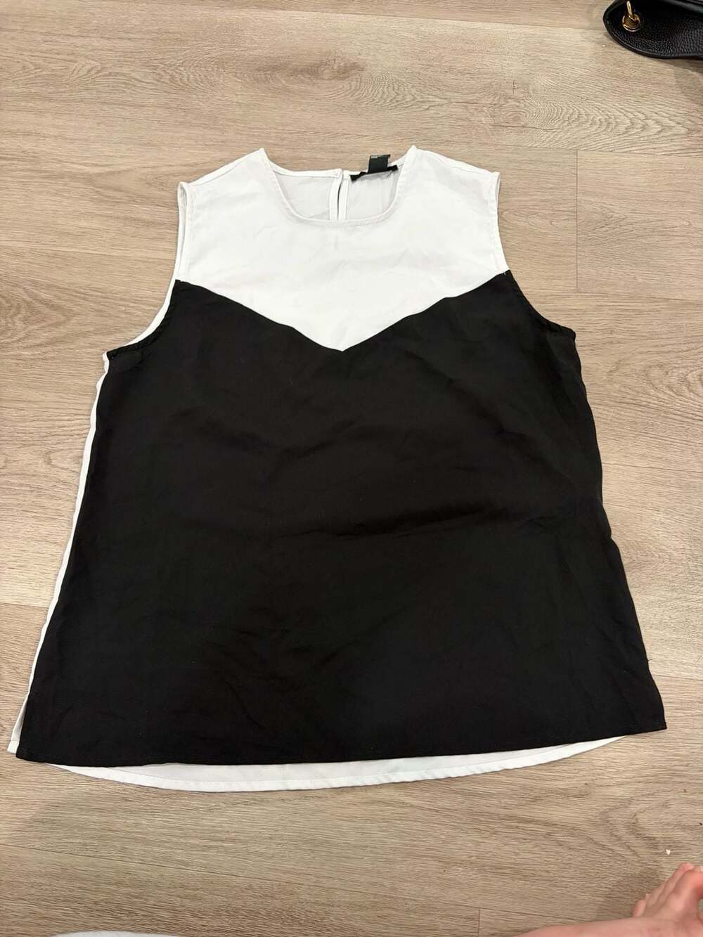 Forever 21 Colorblock Tank Top Size M Black White Sleeveless Blouse